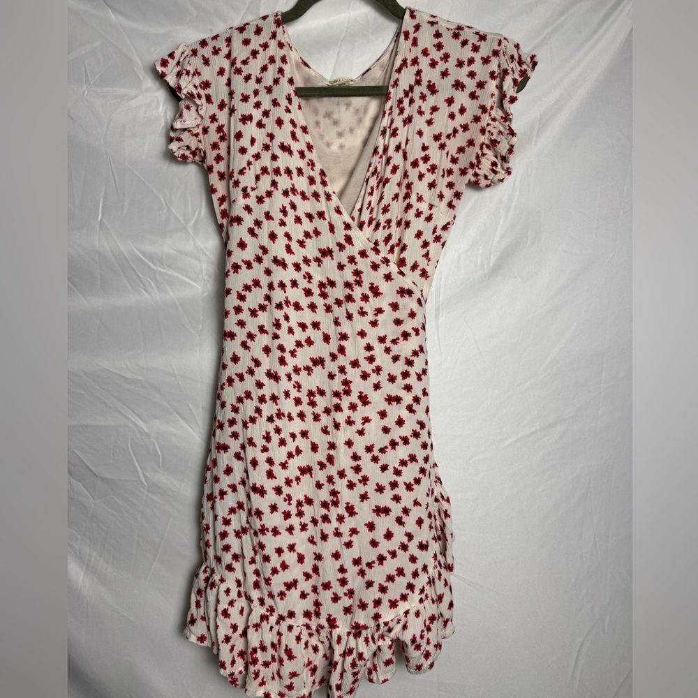 Floral Wrap Dress White Red Mini Ruffle Hem Size Small - Picture 4 of 4
